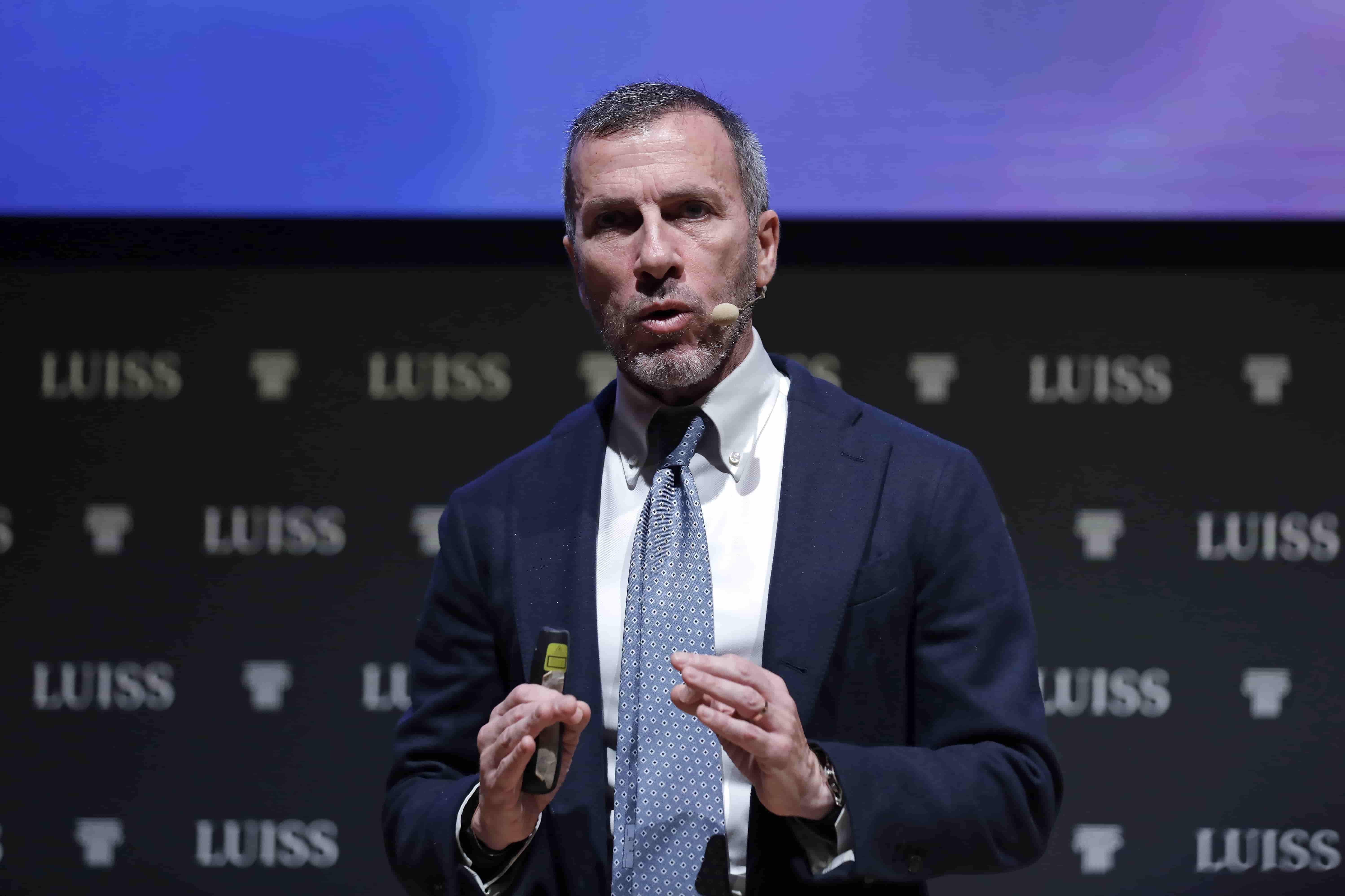 Tlc Italia, l'allarme di Asstel: Persi 14 miliardi di ricavi, investimenti a rischio senza stop al caro-frequenze