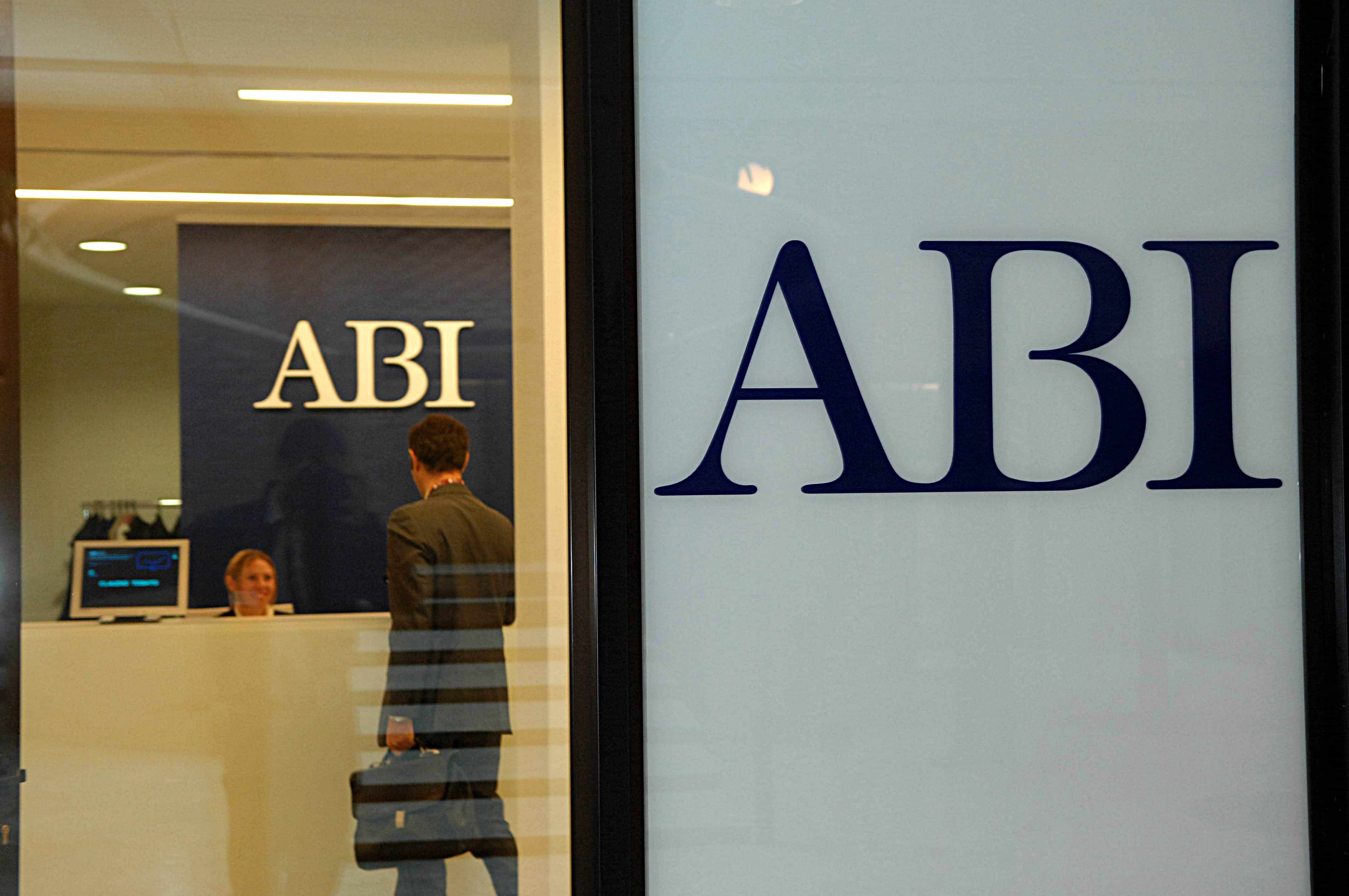 Tassi in calo, prestiti più accessibili e depositi in ripresa, la fotografia ABI del credito a giugno 2025