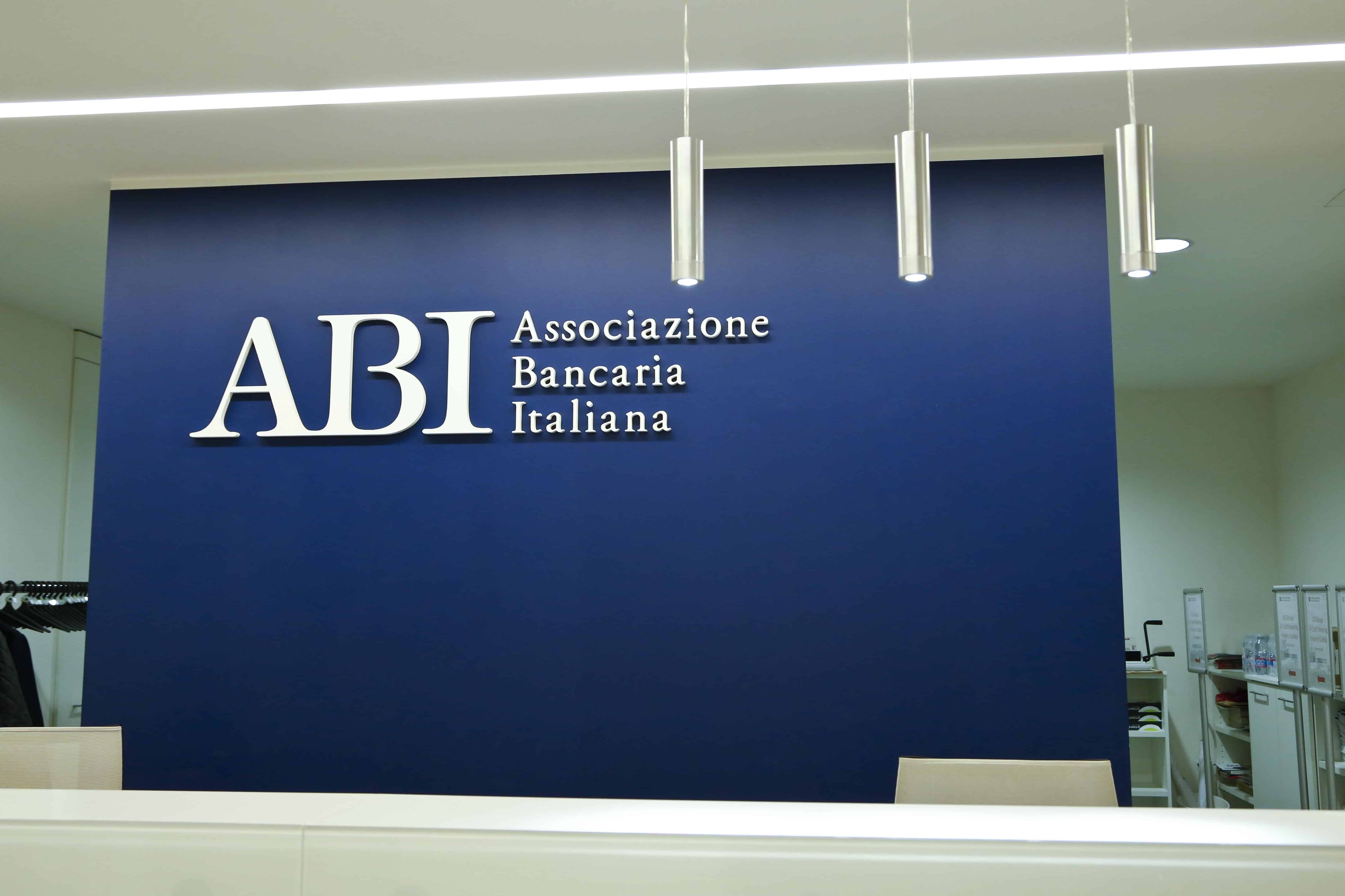 Svolta ABI, sì a contributi pluriennali concordati con lo Stato, banche in rosso a Piazza Affari