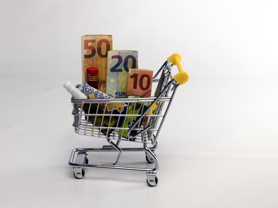 Shrinkflation, un fenomeno ingannevole: le richieste delle associazioni dei consumatori