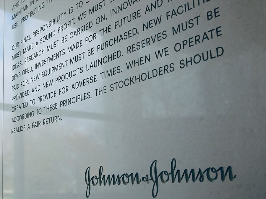 Johnson & Johnson cerca un accordo giudiziario nella causa sul talco cancerogeno