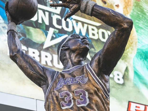 NBA: per dieci miliardi di dollari passa di mano la proprietà dei Lakers