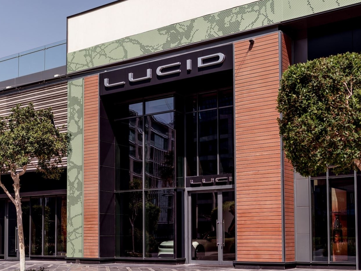 Auto elettriche: Lucid, in affanno, a caccia di denaro fresco