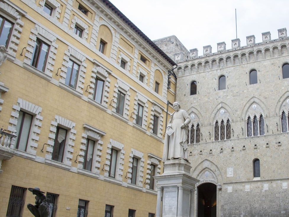 Via libera della Bce a Mps per la scalata a Mediobanca, ora il piano di integrazione entro sei mesi