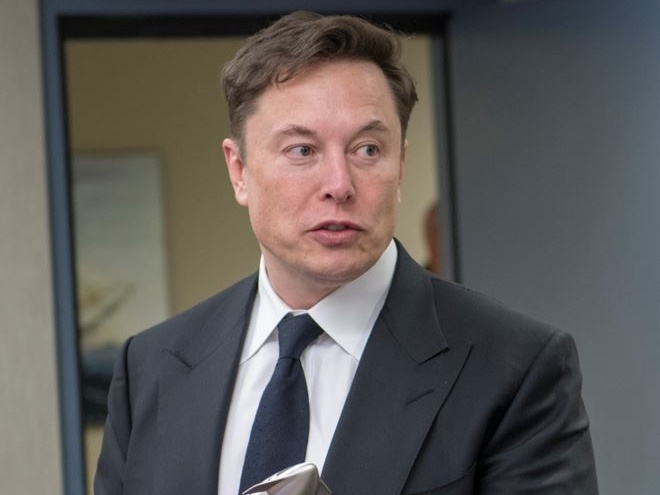 IA, Musk corre ai ripari dopo le accuse contro Grok per le immagini sessualizzate: no a manipolazioni di foto