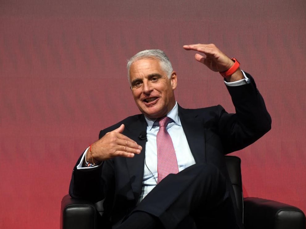 UniCredit, continua a crescere lo stipendio di Orcel: nel 2024 ha guadagnato 13,2 milioni