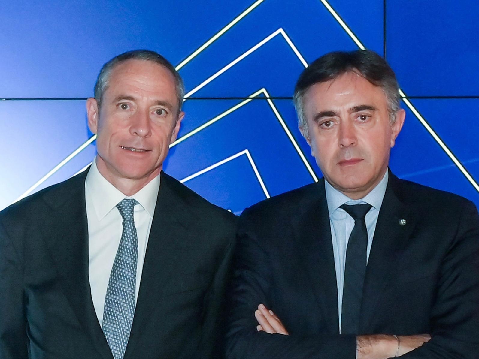 Poste Italiane brinda a Piazza Affari, la strategia del gruppo convince gli investitori