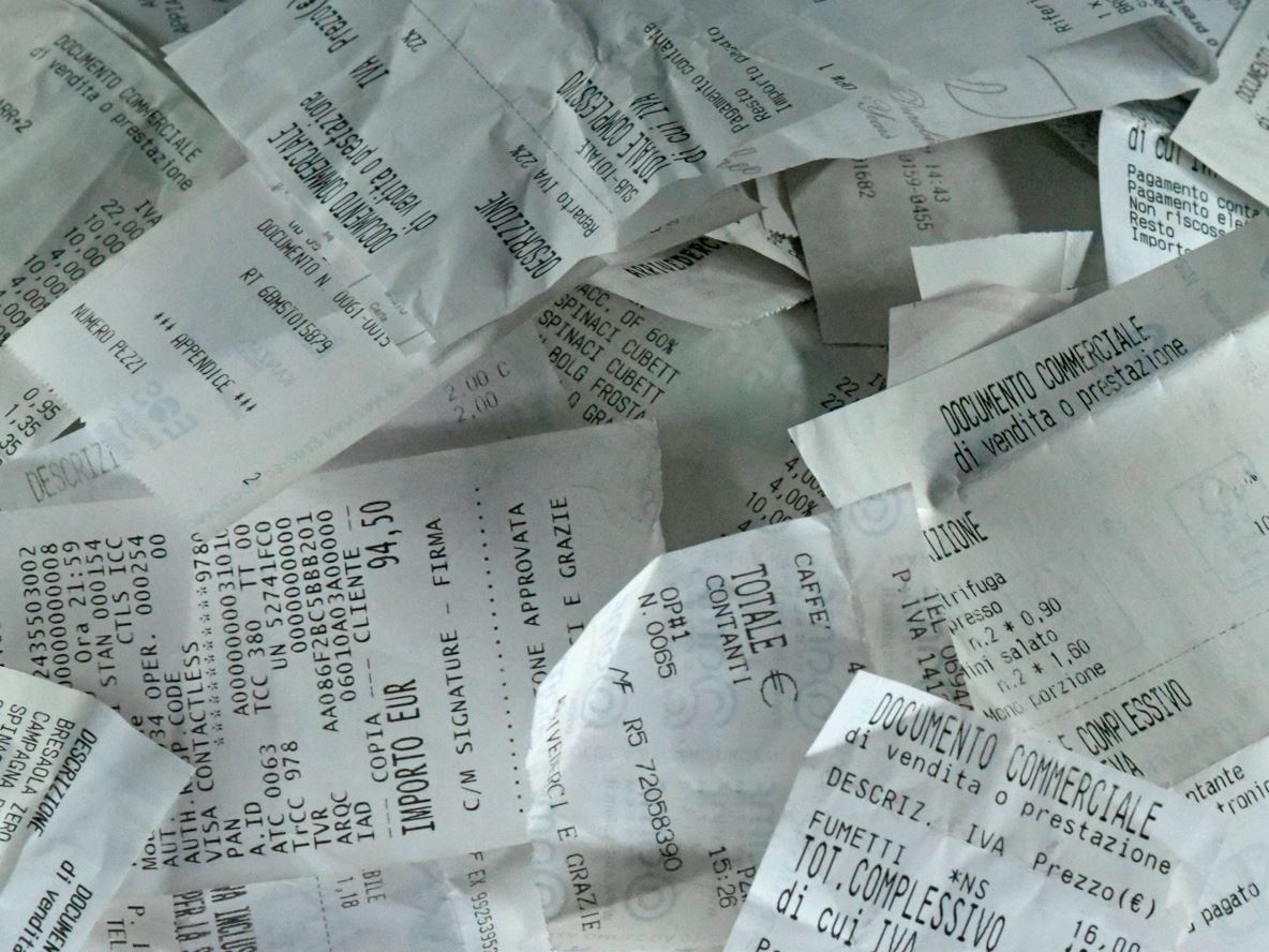 Addio allo scontrino di carta, l’Italia accelera sulla ricevuta digitale: svolta ambientale, fiscale e tecnologica