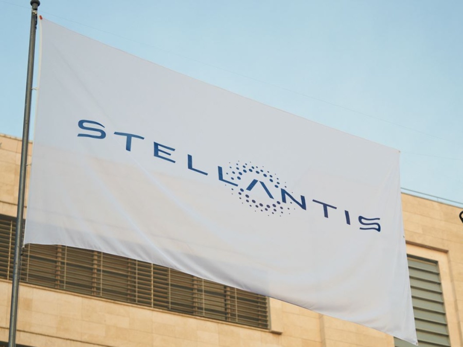 Multa Ue a 15 case automobilistiche: Stellantis paga 75 milioni, “graziata” Mercedes