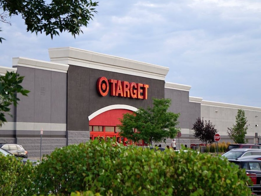 Usa: Target taglia le previsioni, tonfo del titolo