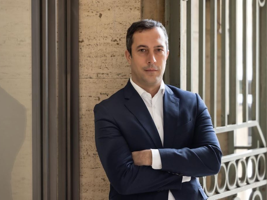 Brillare in tempi di crisi: perché l’oro è più prezioso che mai nei nostri portafogli?