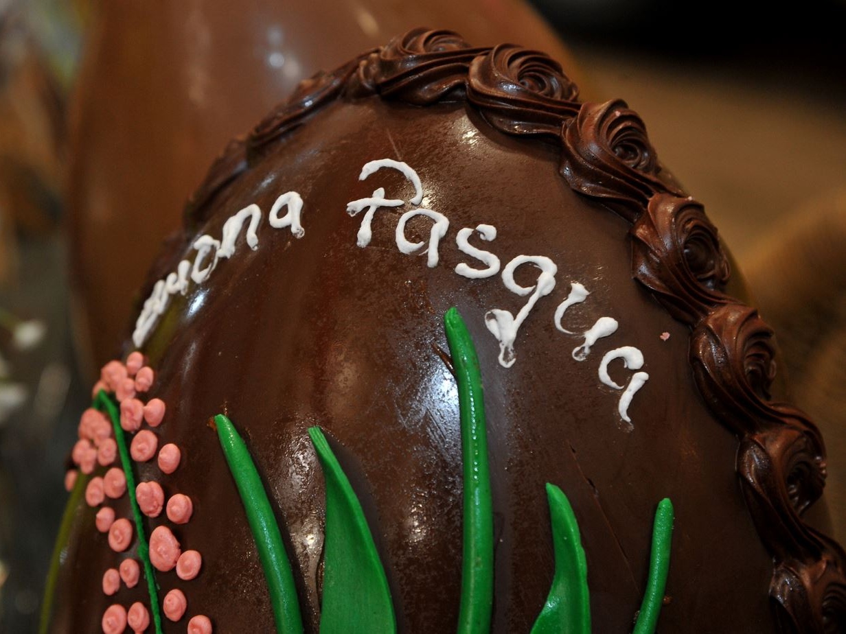 Pasqua: volano i prezzi di colombe (+20%) e uova di cioccolata (+5,4%)
