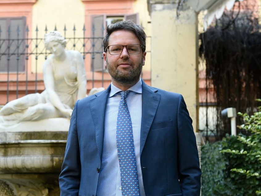 Madre sì, ma solo se in coppia: Consulta boccia il divieto per mamme intenzionali ma salva l’esclusione delle single dalla PMA