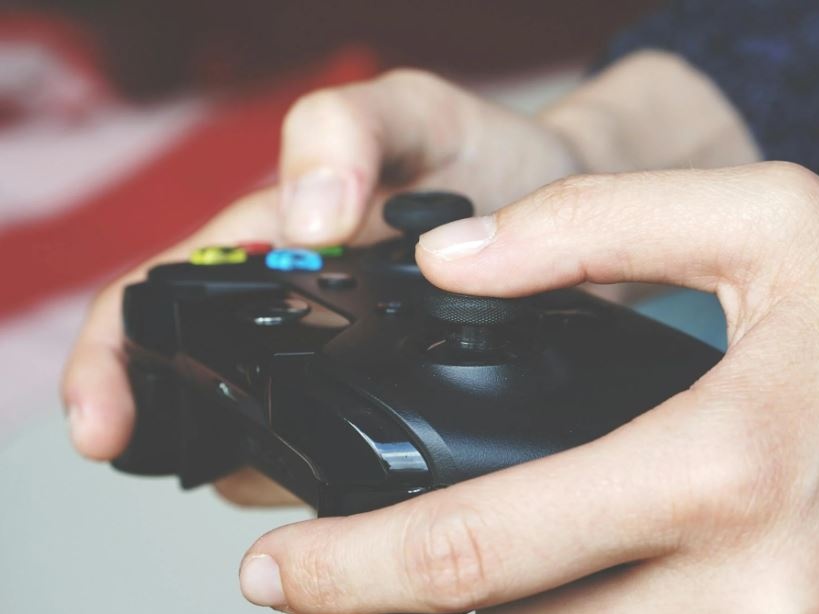 Videogiochi: Microsoft svela la sua attesissima console portatile