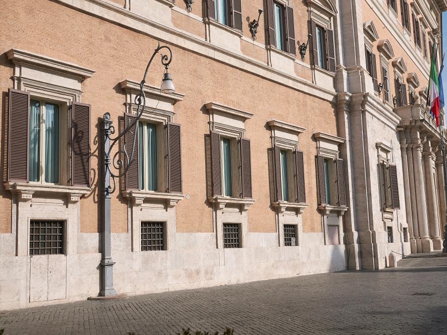 Moda sostenibile e crisi dei negozi di prossimità. Cresce l’allarme Confcommercio, servono misure urgenti