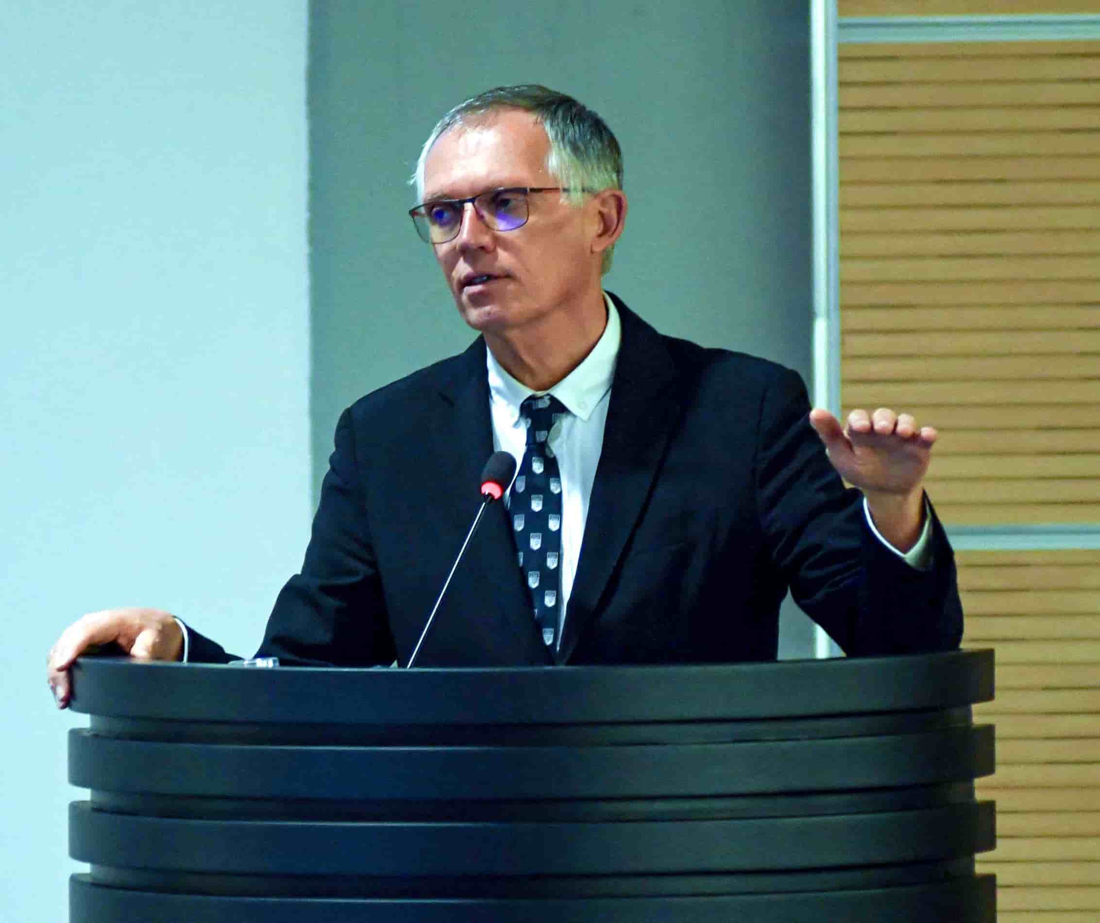 Carlos Tavares attacca Stellantis: Oggi non c’è una vera strategia, serve un piano