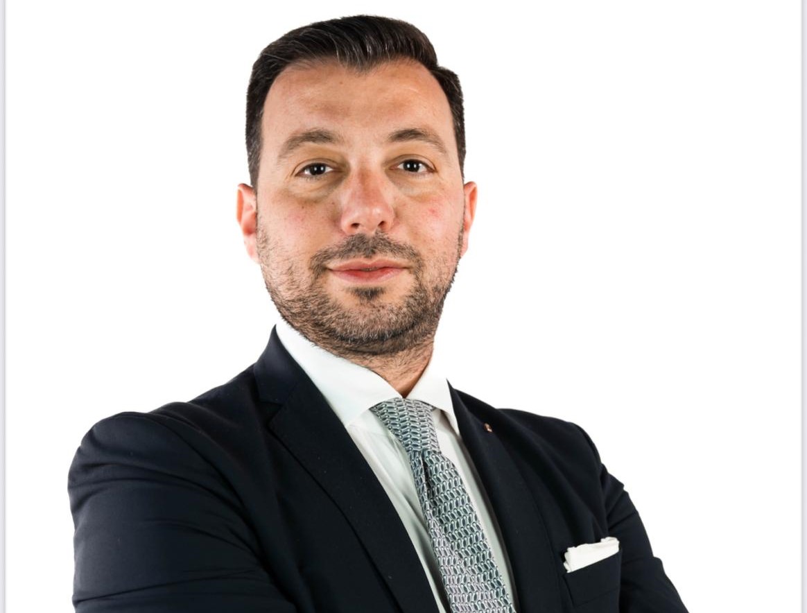 Come reagiscono i mercati e i consulenti finanziari nel 2025 alla volatilità in aumento e al rischio politico