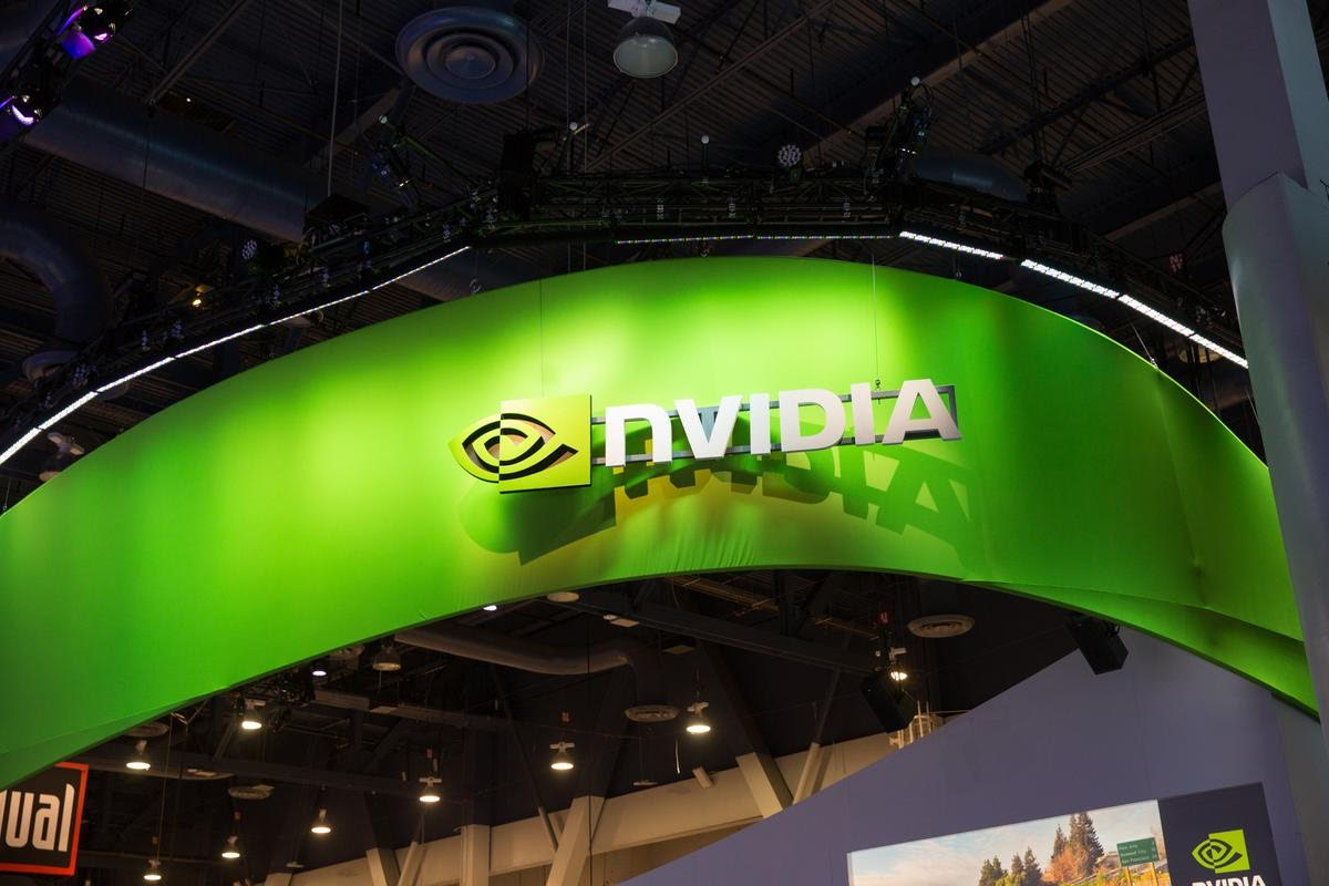 Trump cambia nuovamente idea: via libera all'esportazione di chip Nvidia verso la Cina
