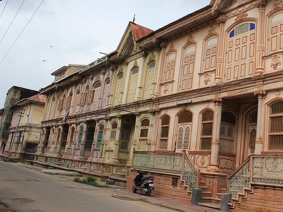 Palazzi abbandonati, ricordi di opulenza: le havelis di Sidhpur e le città fantasma italiane