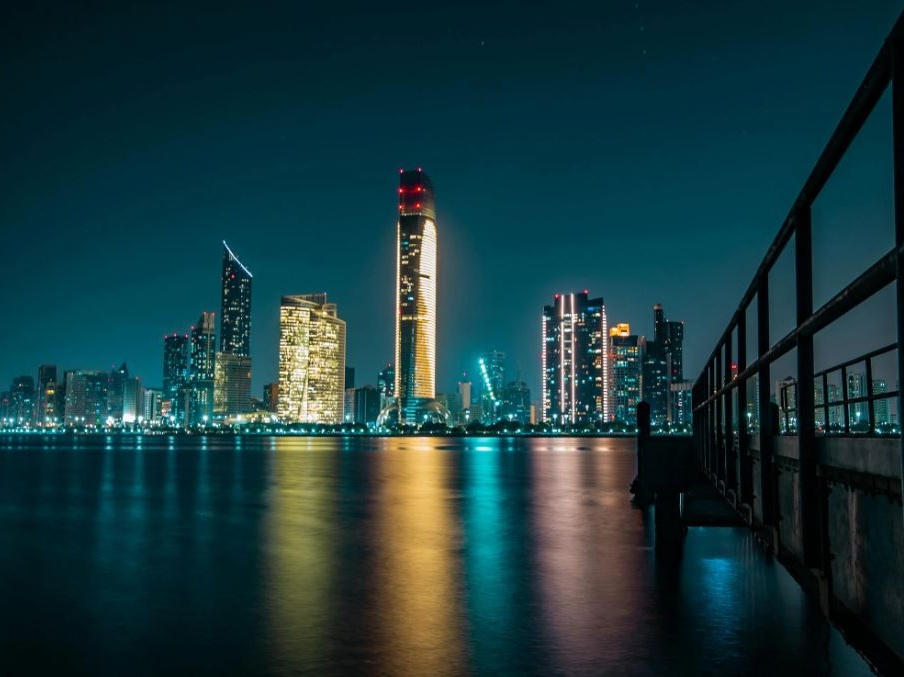 IA: accordo Usa-Emirati per costruire un enorme data center ad Abu Dhabi