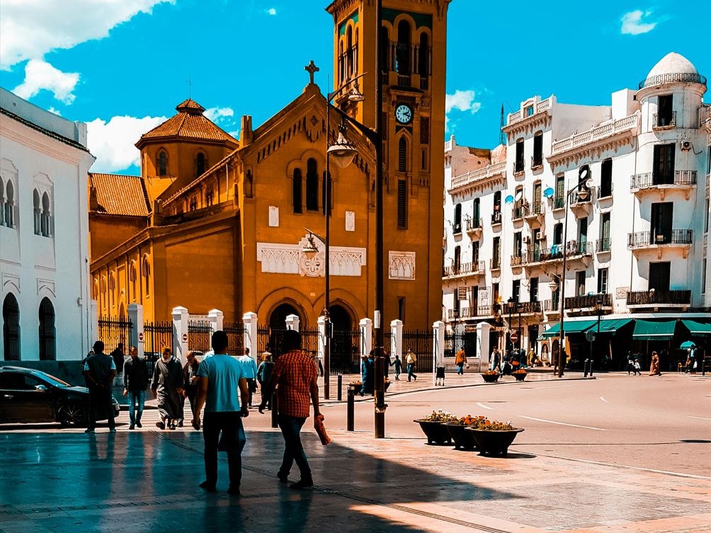 Torna a salire la tensione tra Parigi e Algeri: espulsi dodici diplomatici francesi