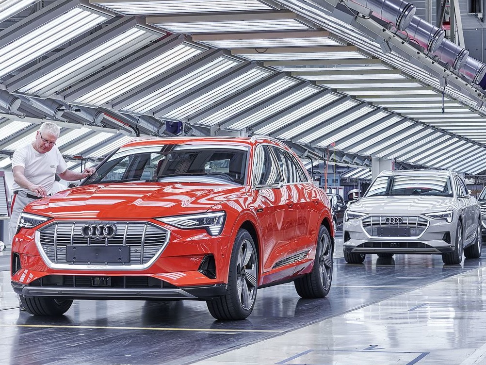 Migliaia in piazza a Bruxelles contro i tagli allo stabilimento di Audi