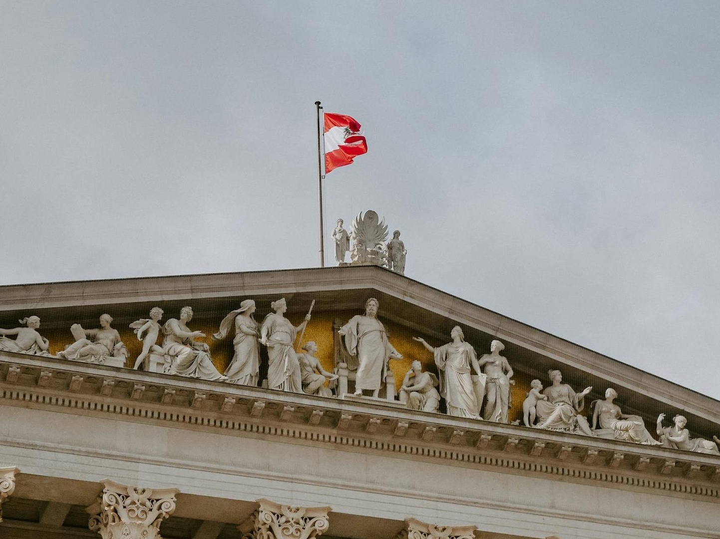 Austria: saltano i colloqui per formare un governo guidato dall'estrema destra
