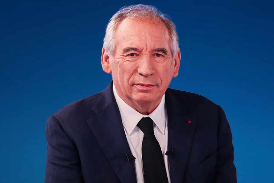 World Media Headlines. Francia, Bayrou davanti al voto di fiducia: rischio storico di caduta per il premier