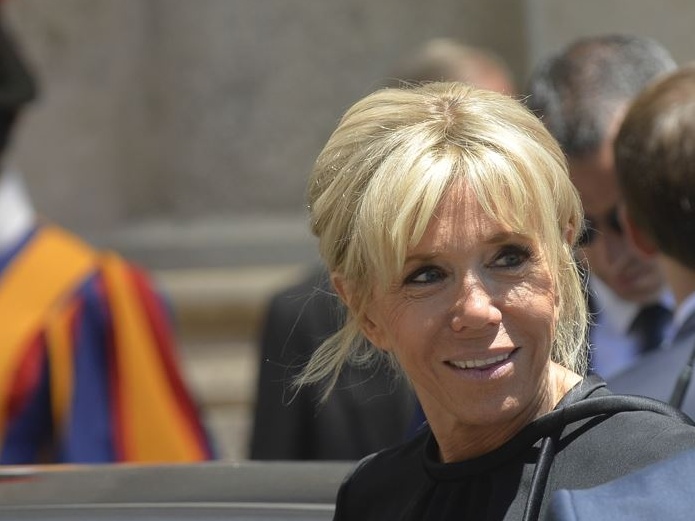 Ma il mondo può ruotare intorno al sesso di Brigitte Macron? Sì, per la destra americana