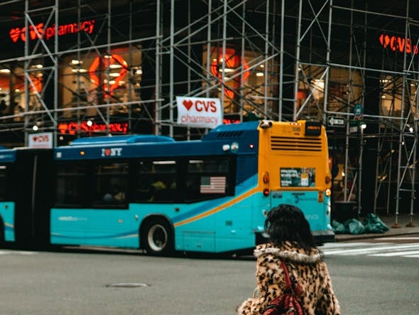 Omicidio Thompson: le grandi compagnie americane cancellano la visibilità dei loro dirigenti