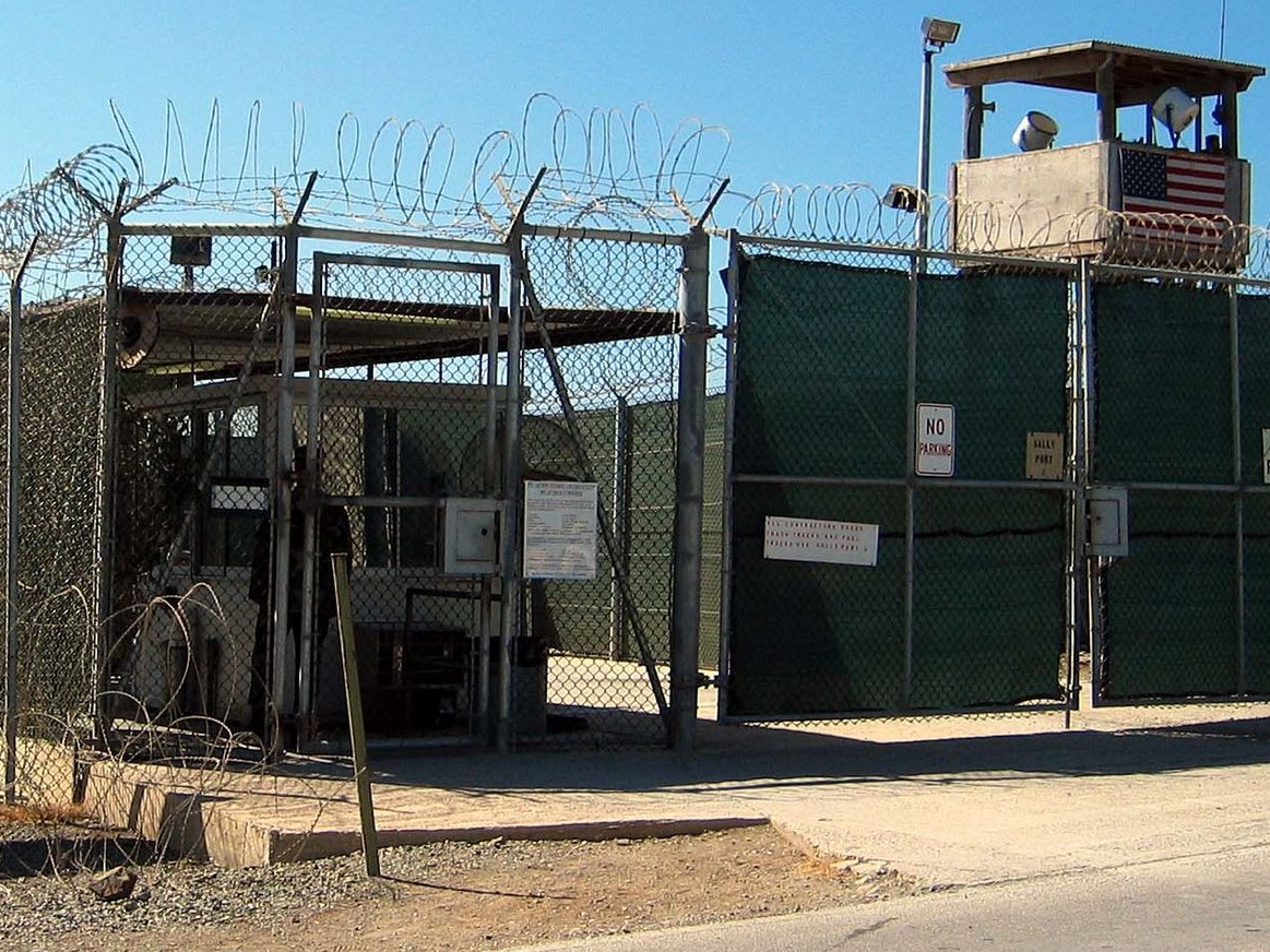 Migranti, Trump inaugura la Guantanamo Airlines: primo gruppo di indesiderati arrivati a Cuba