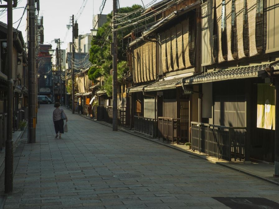 Il Giappone e l’abbraccio gentile delle nonne in affitto