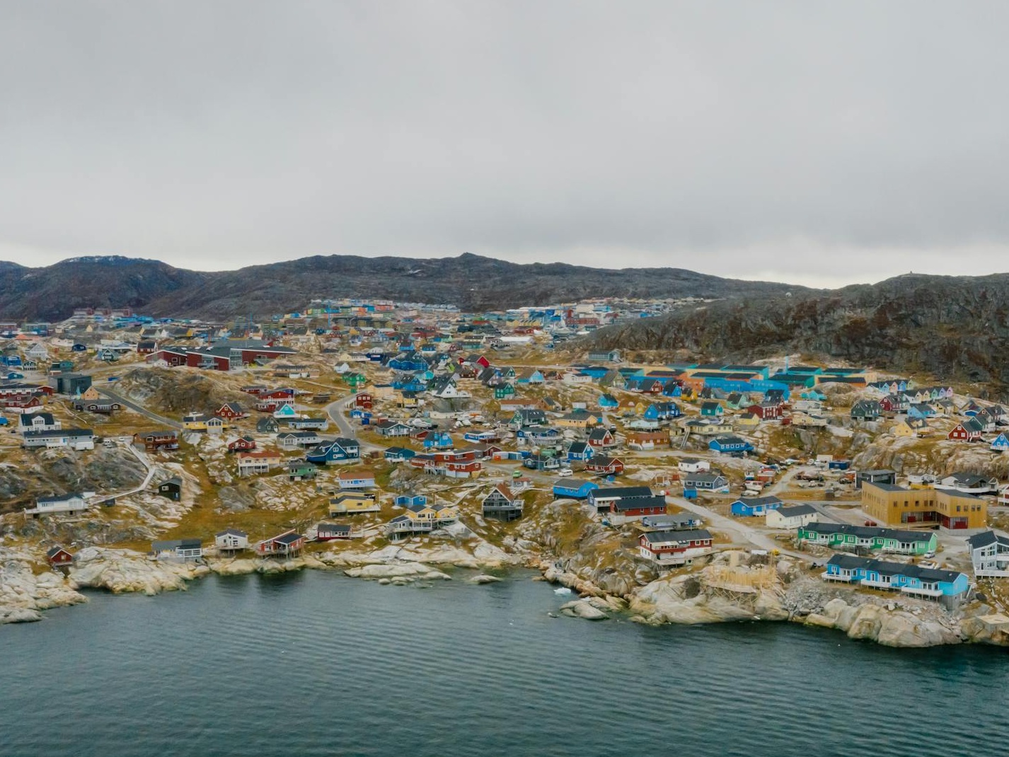 La Groenlandia va al voto, tra il sogno dell'indipendenza e le promesse ruffiane di Trump