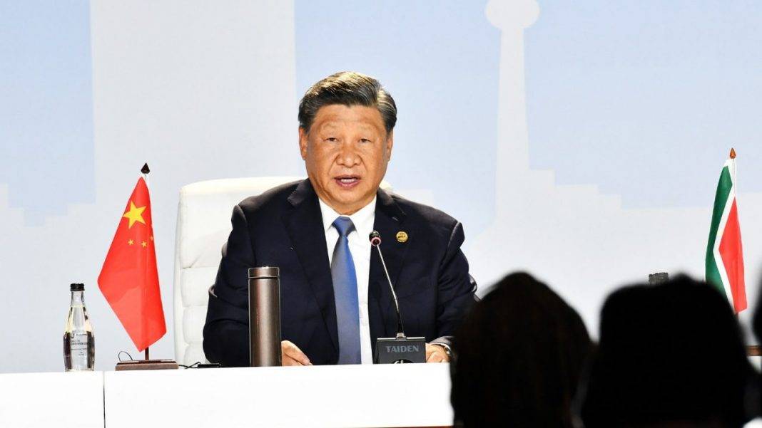 Xi mostra i muscoli: missili, droni e armi laser nella parata che sfida l’Occidente