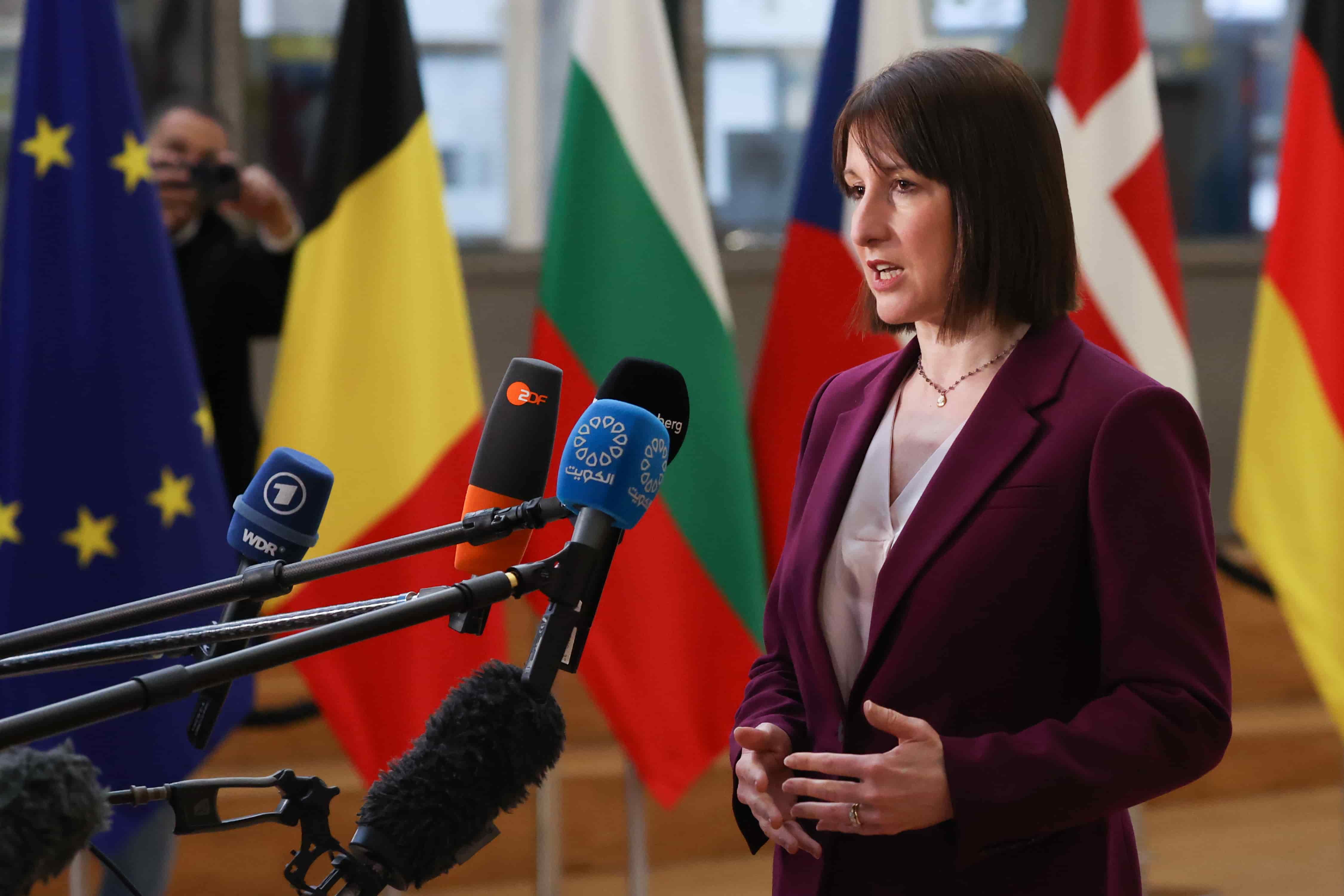 Regno Unito: il governo laburista in difficoltà, volano i costi di finanziamento