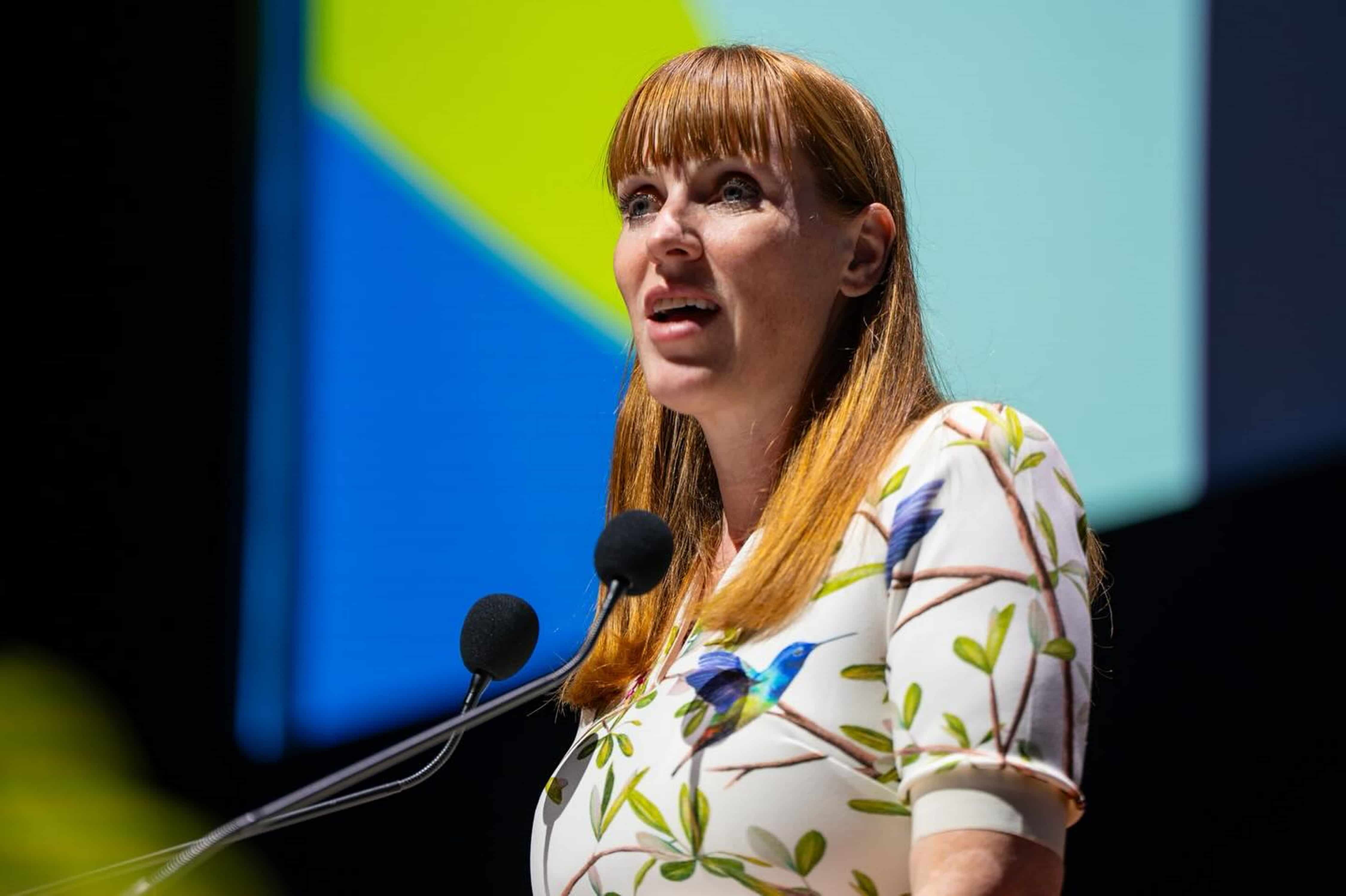 Regno Unito. Non ha pagato le giuste tasse su una casa: si dimette la vice di Starmer, Angela Rayner
