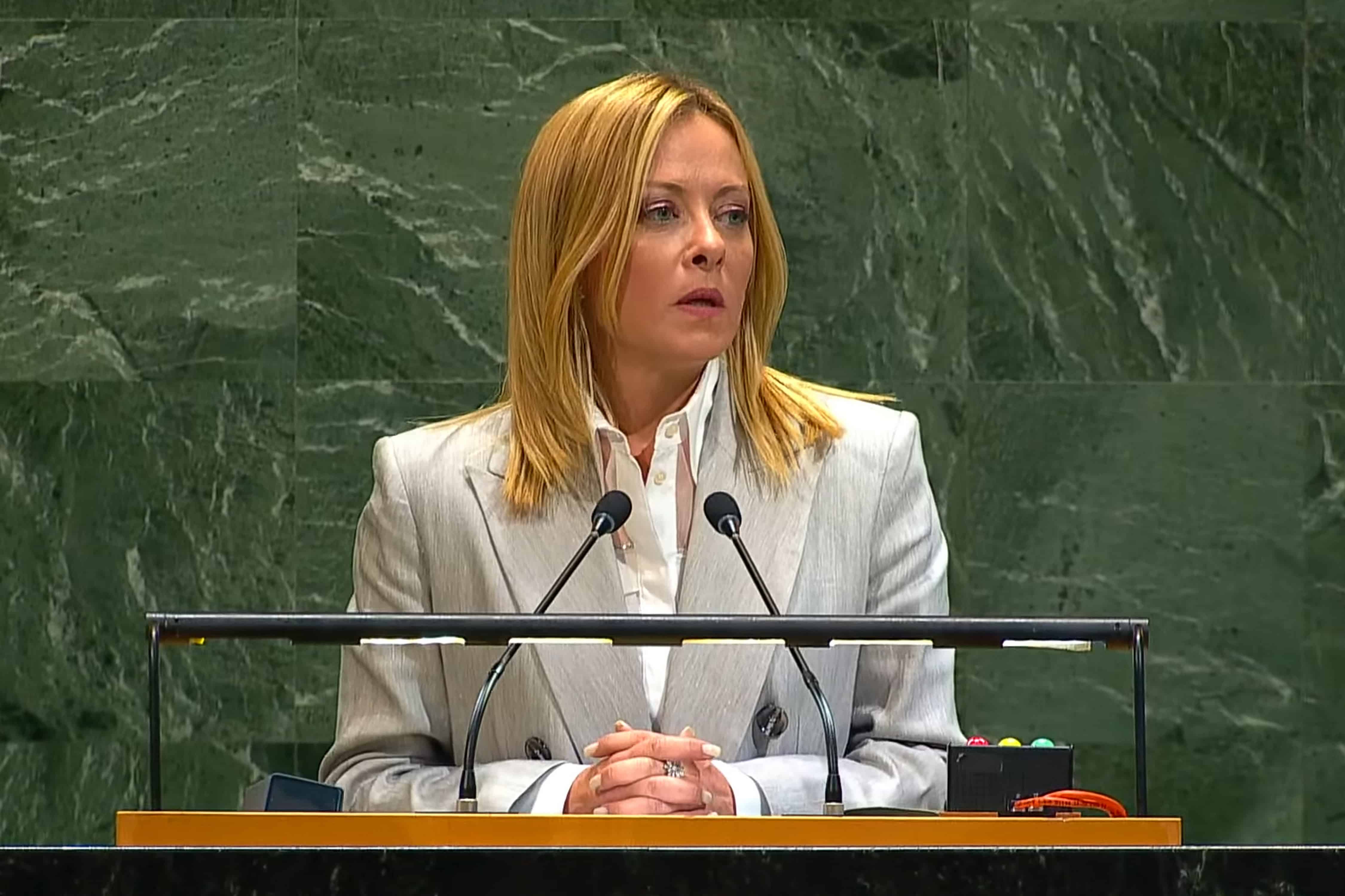 L' ''amico'' Trump dice che Meloni vuole rompere con l'Ue, ma il governo smentisce