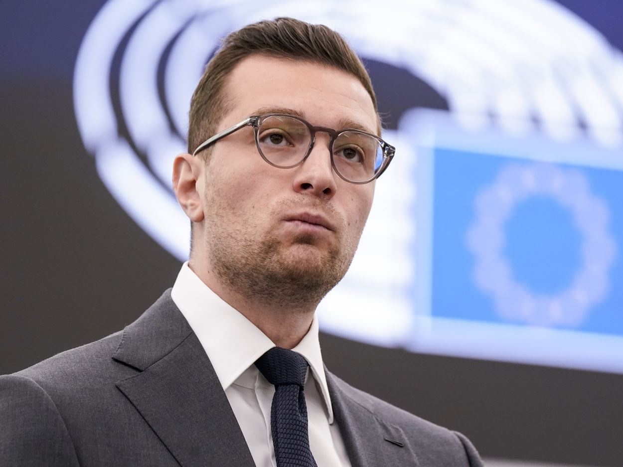 Francia: polizia nella sede del Rassemblement National, sequestrati mail e documenti