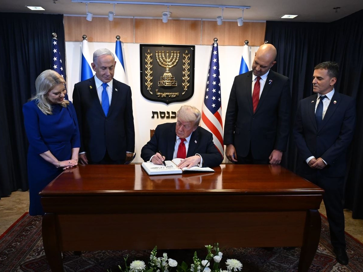 Medio Oriente: Trump superstar davanti alla Knesset dà la visione del mondo, il suo