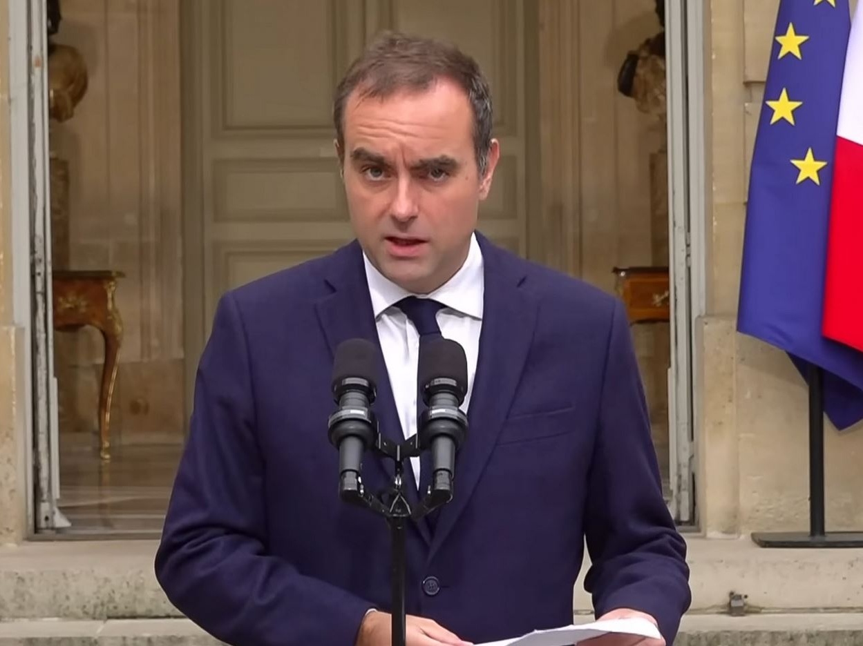 Francia, Lecornu sopravvive: respinta la mozione di sfiducia, decisivi i socialisti