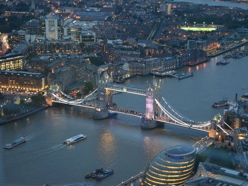 Regno Unito: l'economia britannica si è contratta in ottobre