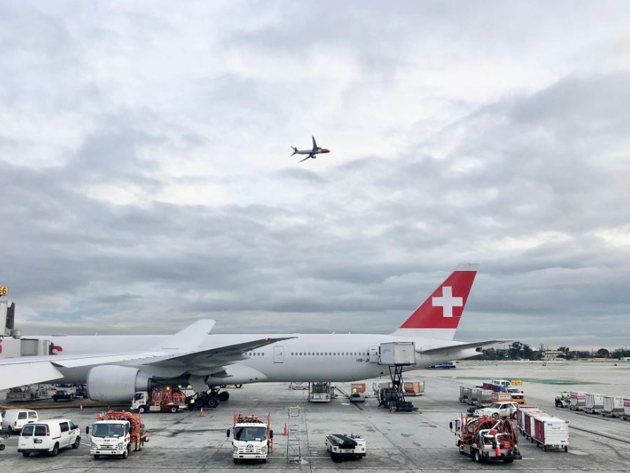 Shutdown: controllori di volo stremati, bloccati voli dell'aeroporto di Los Angeles