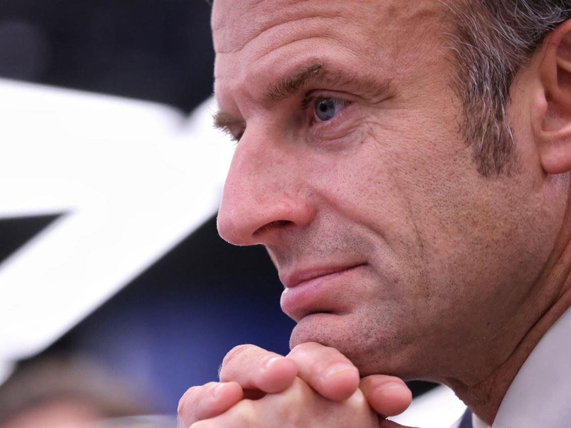 Macron pensava fosse amore, invece era proprio uno schiaffo (della moglie)