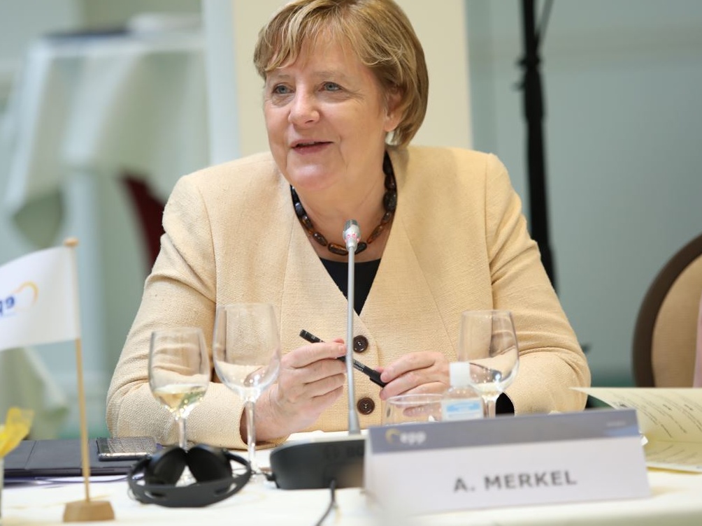 Germania: nel caos della politica, cresce la nostalgia per Angela Merkel