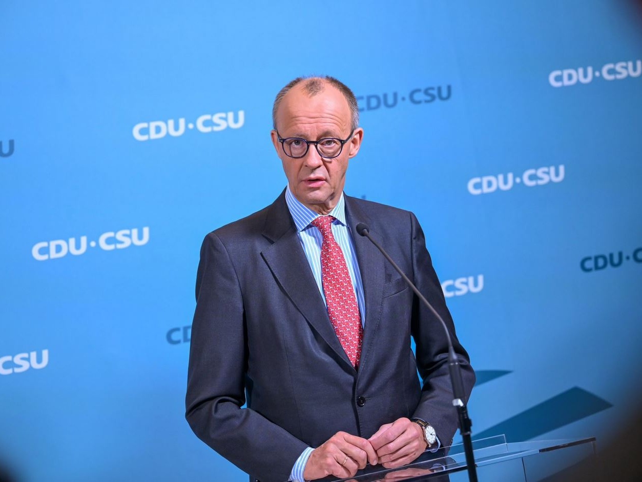 Elezioni Germania: Merz, favorito per la cancelleria, nel mirino di fake news filorusse