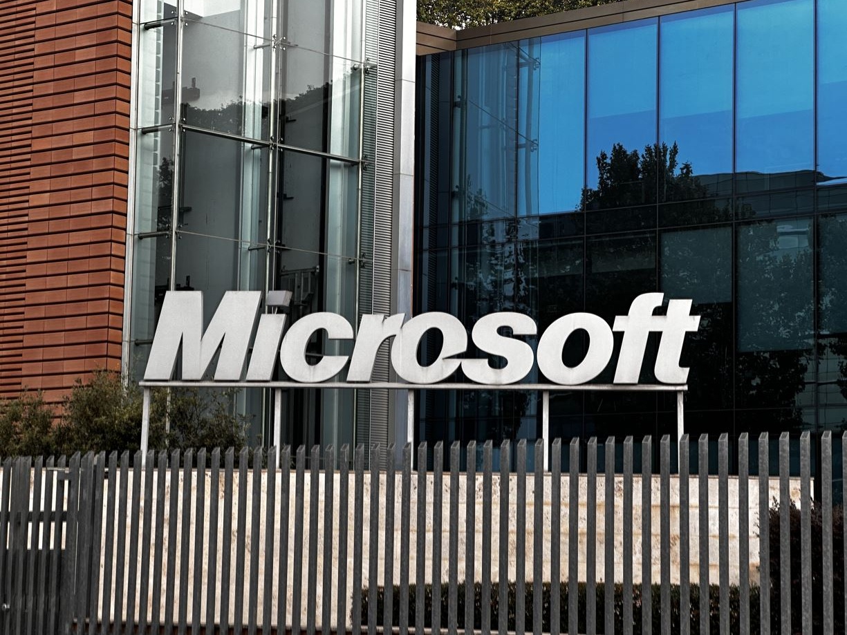 Microsoft lancia il MAI Superintelligence Team, verso un’IA “umanista”