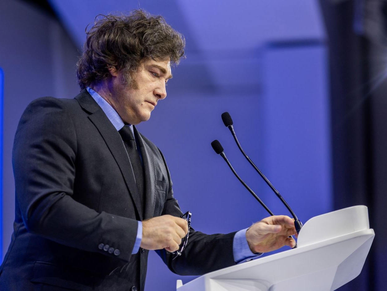 Argentina: Milei inciampa sulle criptovalute, ne promuove una e viene denunciato