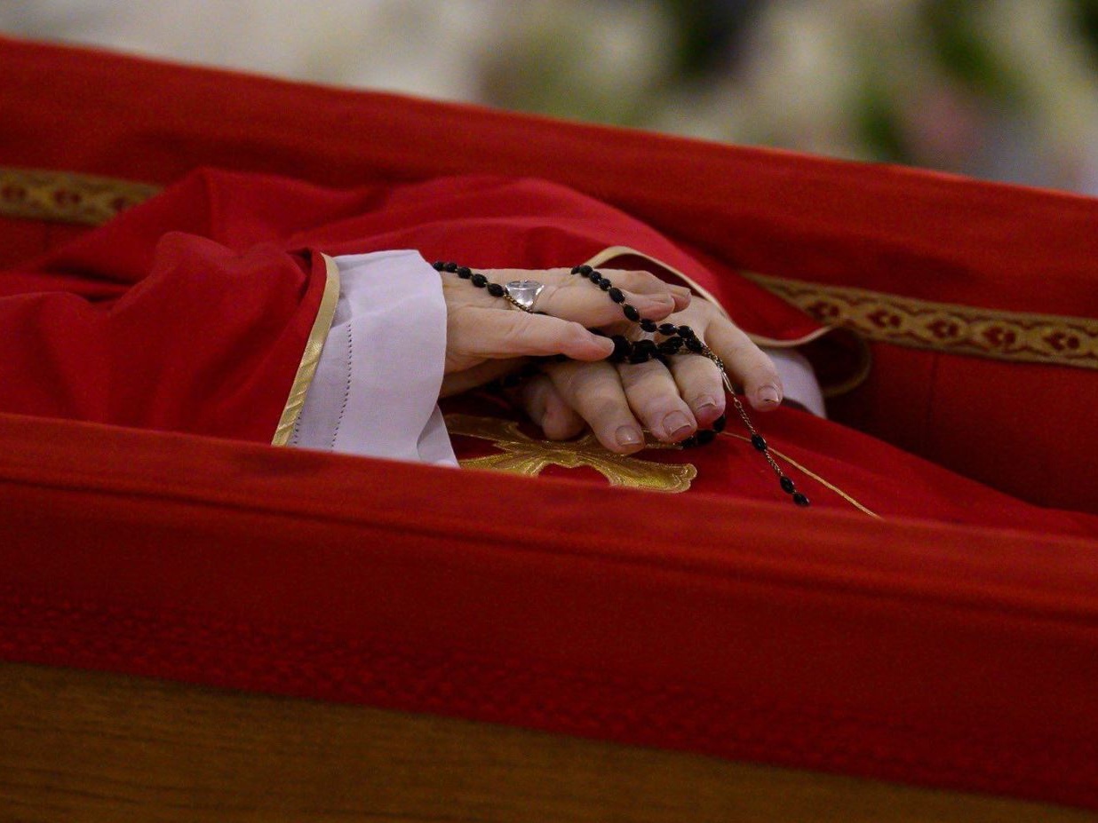 Papa Francesco: nel cordoglio del mondo, spicca l'algida risposta della Cina