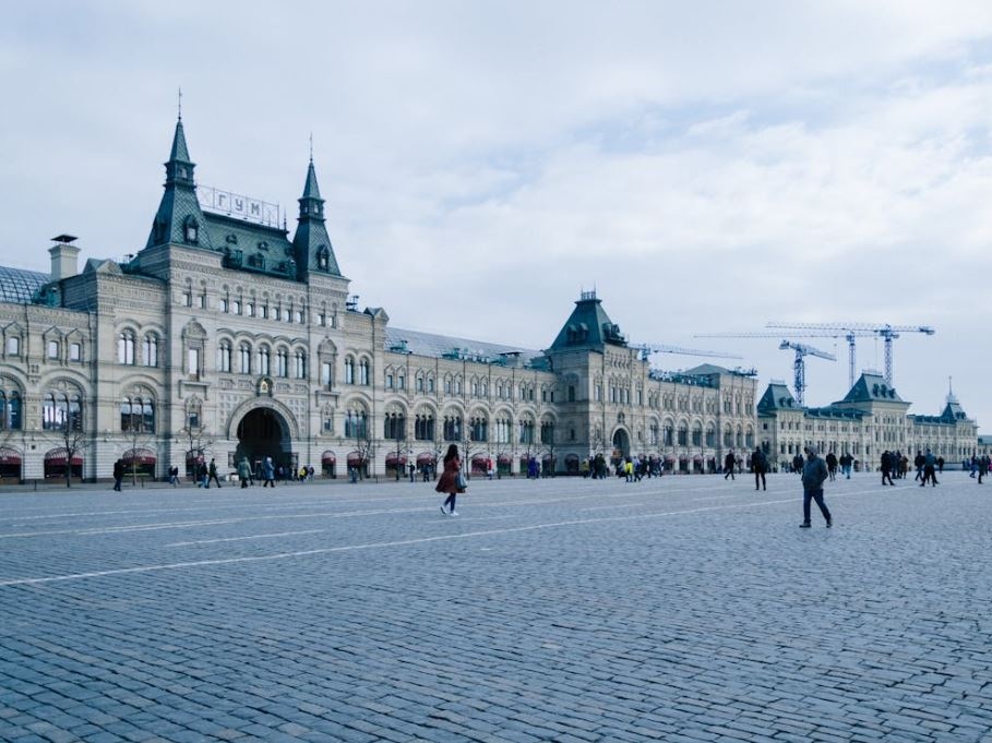 Russia: la Banca centrale aumenta il tasso di interesse, portandolo al 21%