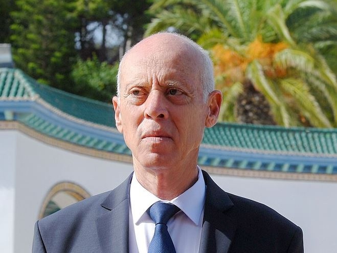 Tunisia: il presidente Saïed licenzia il primo ministro e lo sostituisce con la titolare delle Infrastrutture